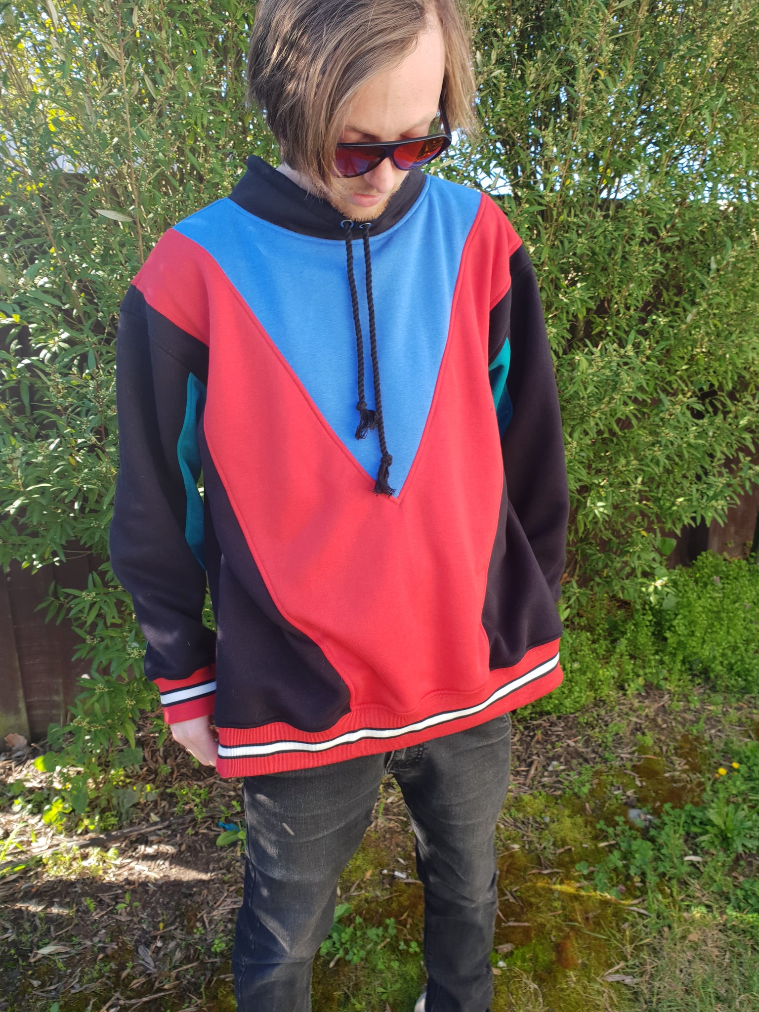 It's 80s Pullover Red